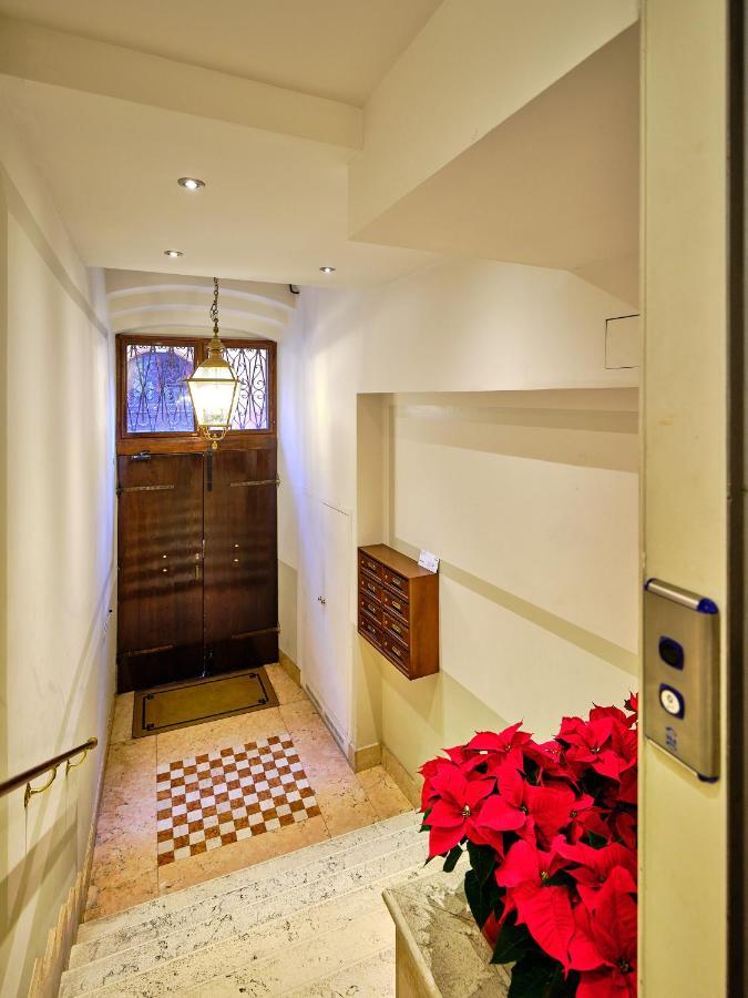 Apartmentsarena - Residenza Degli Scaligeri - Piazza Erbe Верона Екстериор снимка